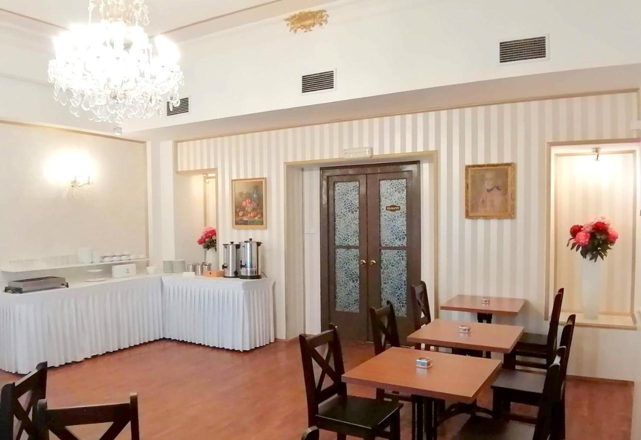 Hotel Dejmalik Litomerice Exterior photo