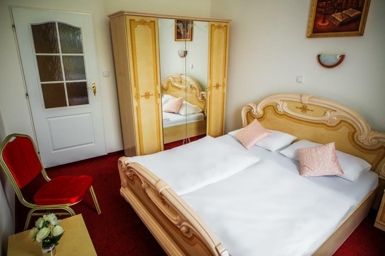 Hotel Dejmalik Litomerice Exterior photo
